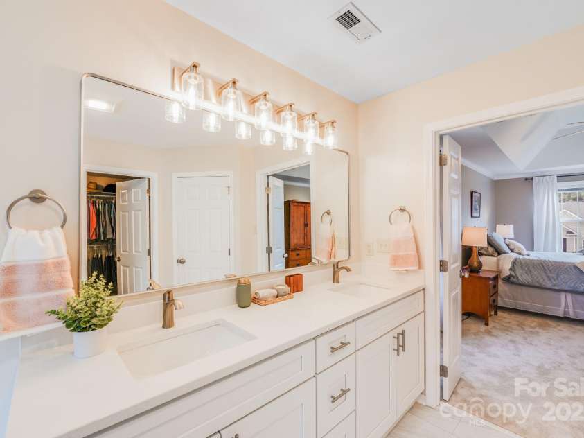 4089 Bamborough Drive, Fort Mill, SC 29715.  MLS# CAR4276096, YatesRealty ID 25225. 