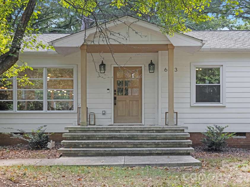6213 Sharon Road, Charlotte, NC 28210.  MLS# CAR4384374, YatesRealty ID 25225. 