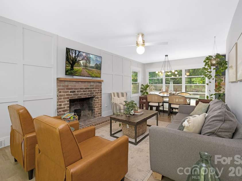 6213 Sharon Road, Charlotte, NC 28210.  MLS# CAR4384374, YatesRealty ID 25225. 