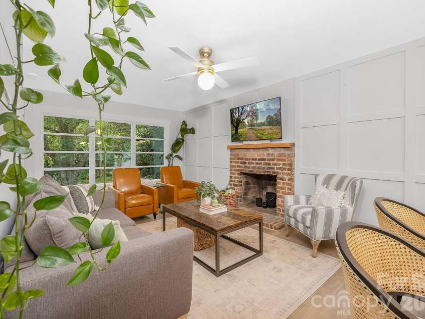 6213 Sharon Road, Charlotte, NC 28210.  MLS# CAR4384374, YatesRealty ID 25225. 