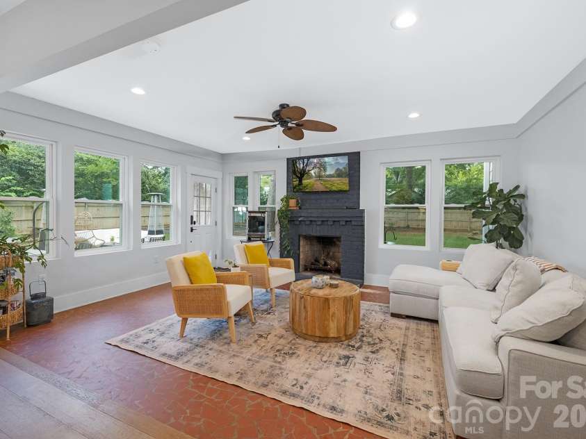 6213 Sharon Road, Charlotte, NC 28210.  MLS# CAR4384374, YatesRealty ID 25225. 