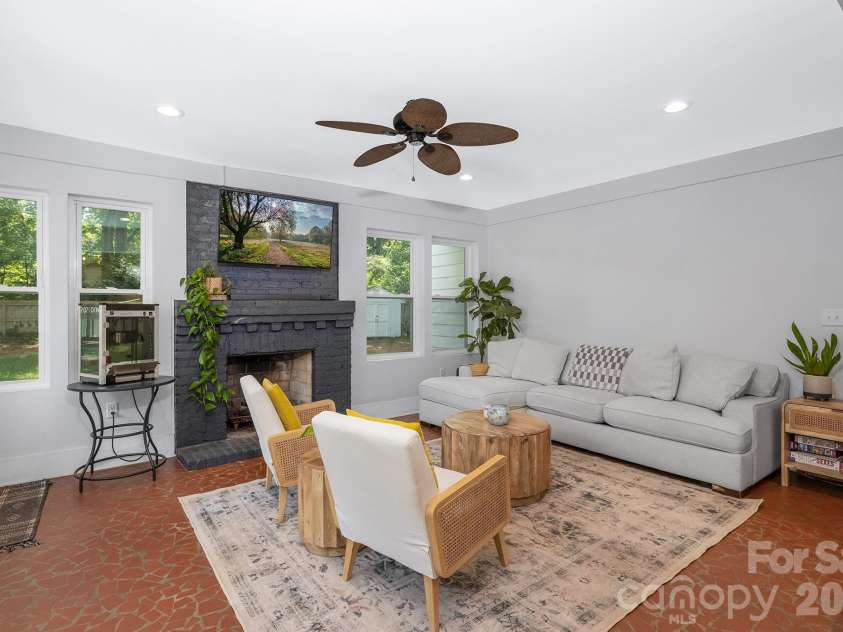 6213 Sharon Road, Charlotte, NC 28210.  MLS# CAR4384374, YatesRealty ID 25225. 