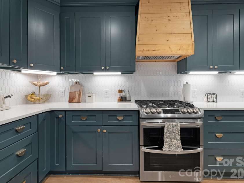 6213 Sharon Road, Charlotte, NC 28210.  MLS# CAR4384374, YatesRealty ID 25225. 