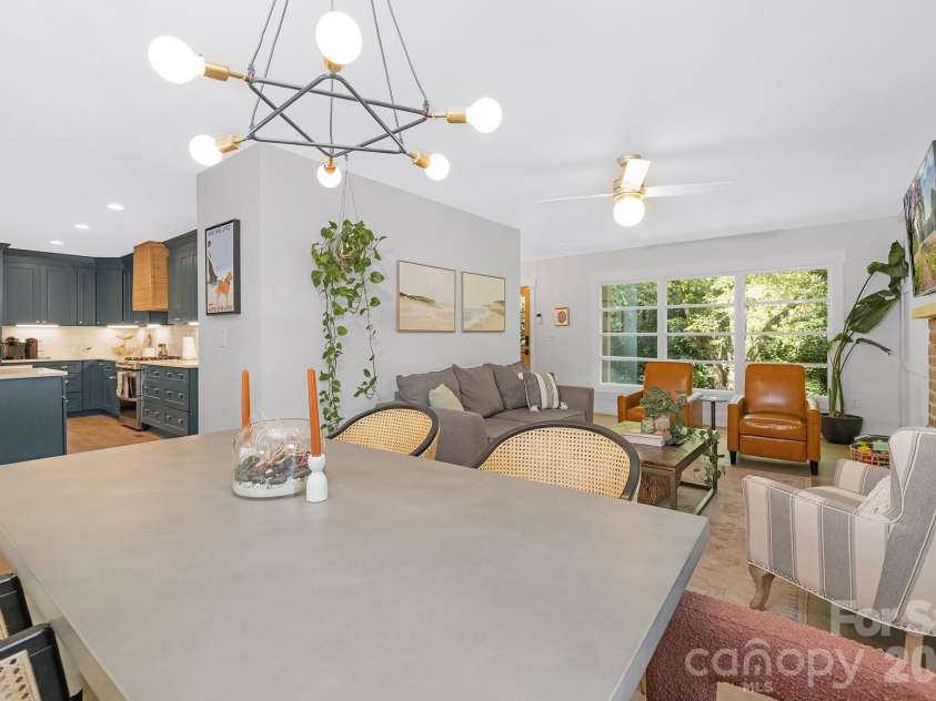 6213 Sharon Road, Charlotte, NC 28210.  MLS# CAR4384374, YatesRealty ID 25225. 