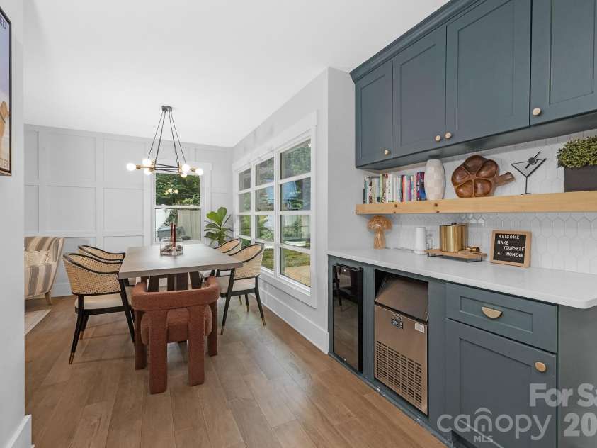 6213 Sharon Road, Charlotte, NC 28210.  MLS# CAR4384374, YatesRealty ID 25225. 