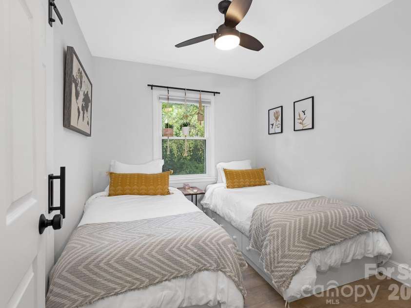 6213 Sharon Road, Charlotte, NC 28210.  MLS# CAR4384374, YatesRealty ID 25225. 