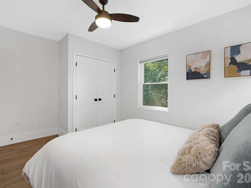 6213 Sharon Road, Charlotte, NC 28210.  MLS# CAR4384374, YatesRealty ID 25225. 