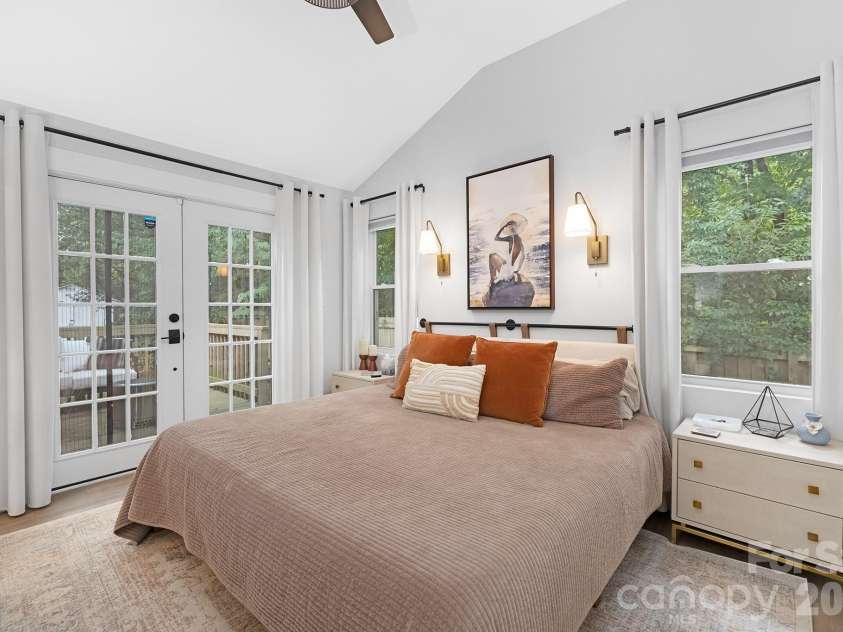6213 Sharon Road, Charlotte, NC 28210.  MLS# CAR4384374, YatesRealty ID 25225. 