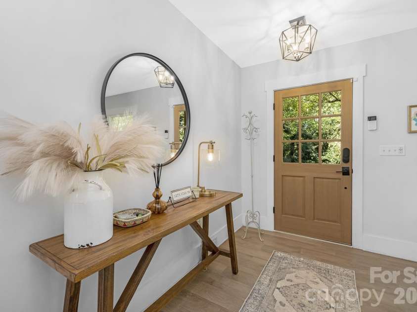 6213 Sharon Road, Charlotte, NC 28210.  MLS# CAR4384374, YatesRealty ID 25225. 