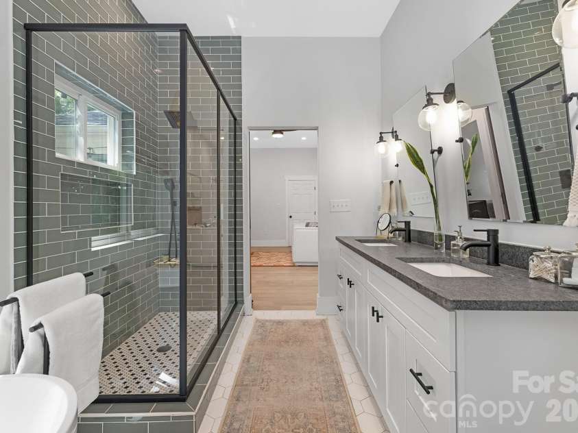 6213 Sharon Road, Charlotte, NC 28210.  MLS# CAR4384374, YatesRealty ID 25225. 