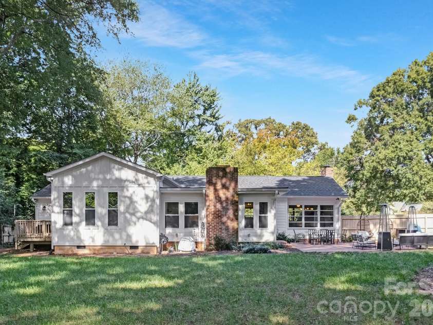 6213 Sharon Road, Charlotte, NC 28210.  MLS# CAR4384374, YatesRealty ID 25225. 