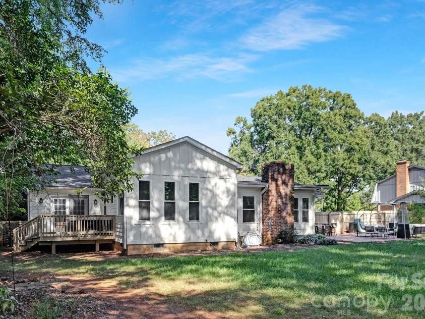 6213 Sharon Road, Charlotte, NC 28210.  MLS# CAR4384374, YatesRealty ID 25225. 
