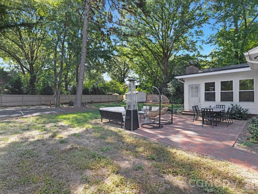 6213 Sharon Road, Charlotte, NC 28210.  MLS# CAR4384374, YatesRealty ID 25225. 