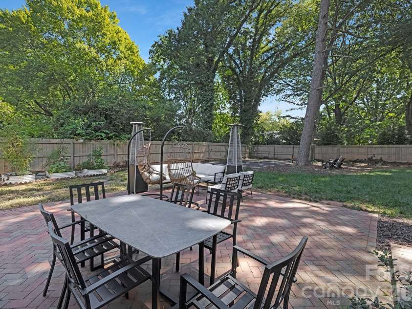 6213 Sharon Road, Charlotte, NC 28210.  MLS# CAR4384374, YatesRealty ID 25225. 