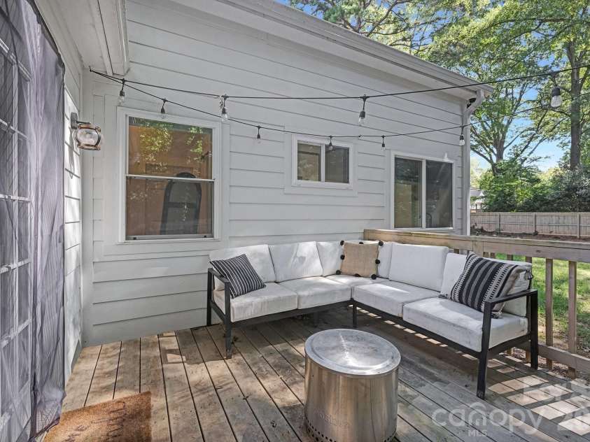 6213 Sharon Road, Charlotte, NC 28210.  MLS# CAR4384374, YatesRealty ID 25225. 