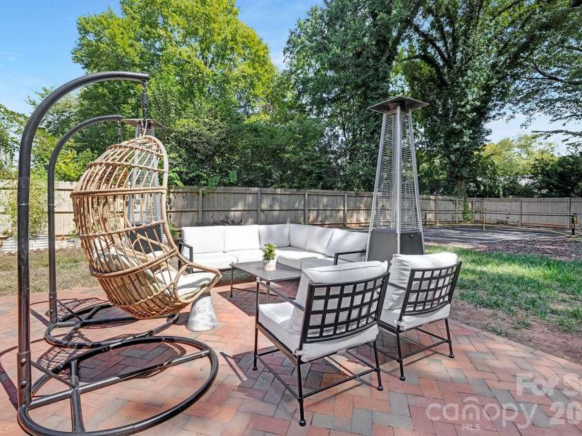 6213 Sharon Road, Charlotte, NC 28210.  MLS# CAR4384374, YatesRealty ID 25225. 