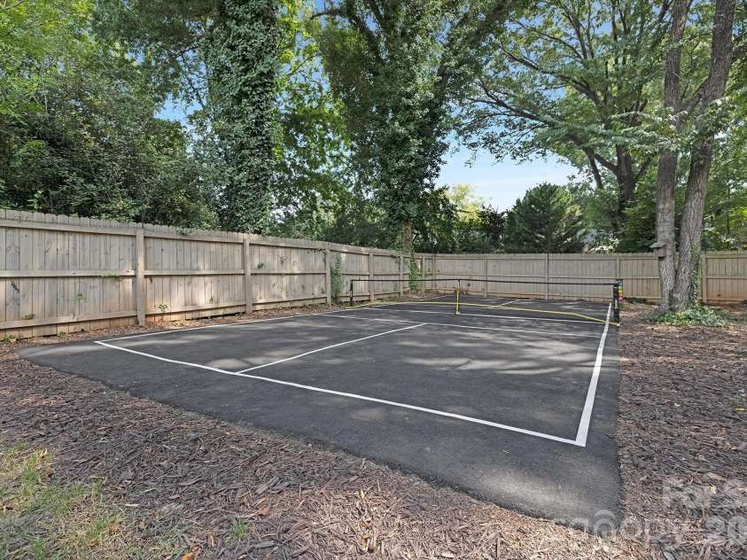 6213 Sharon Road, Charlotte, NC 28210.  MLS# CAR4384374, YatesRealty ID 25225. 