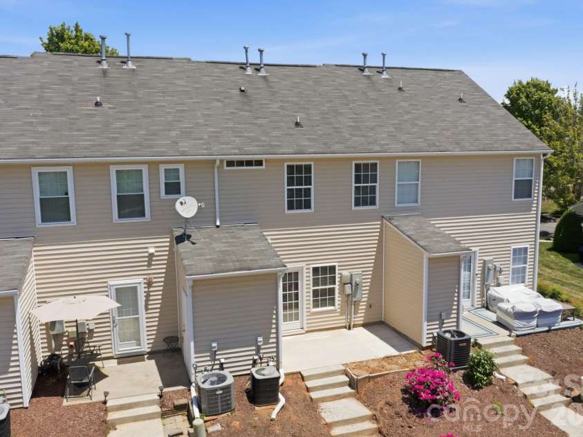 17747 Trolley Crossing Way, Cornelius, NC 28031.  MLS# CAR4378906, YatesRealty ID 25226. 