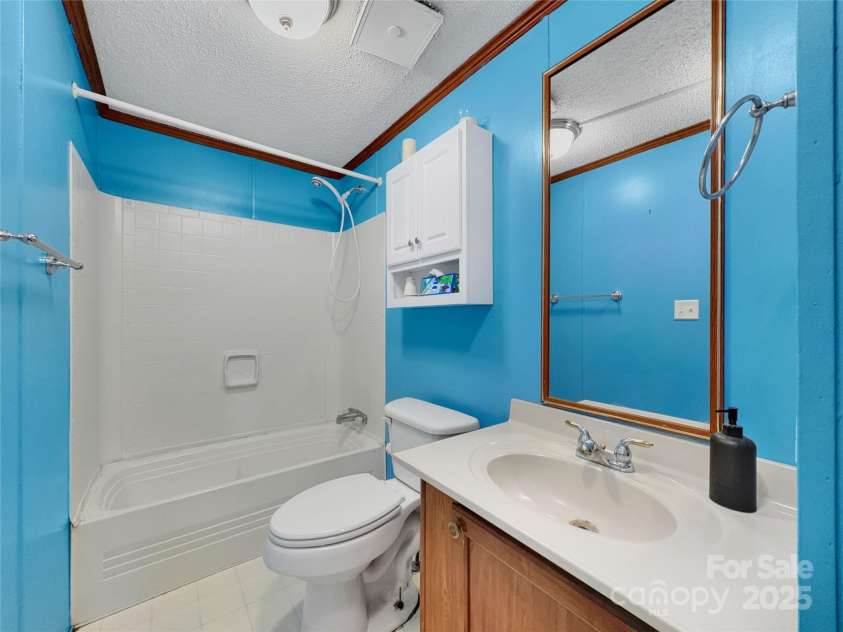 3215 Shadybark Trail, Catawba, SC 29704.  MLS# CAR4329918, YatesRealty ID 25226. 2nd bathroom
