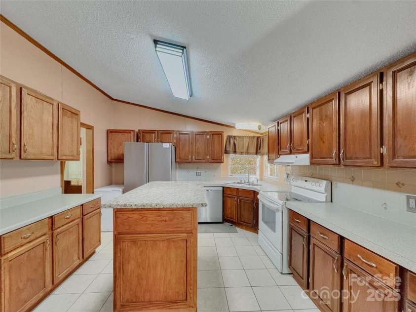 3215 Shadybark Trail, Catawba, SC 29704.  MLS# CAR4329918, YatesRealty ID 25226. Kitchen with an island