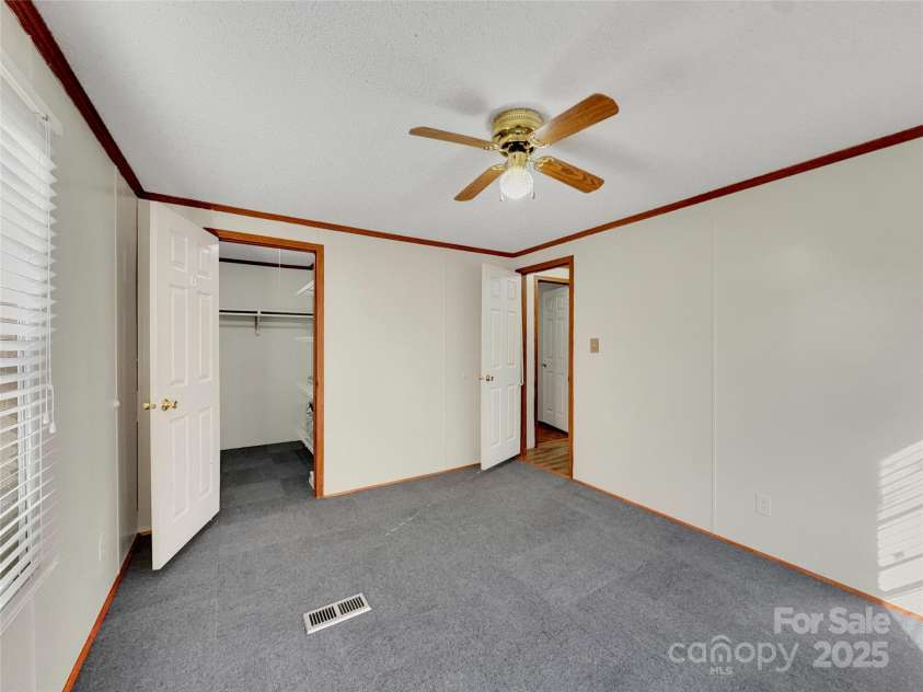 3215 Shadybark Trail, Catawba, SC 29704.  MLS# CAR4329918, YatesRealty ID 25226. Large walk-in closet