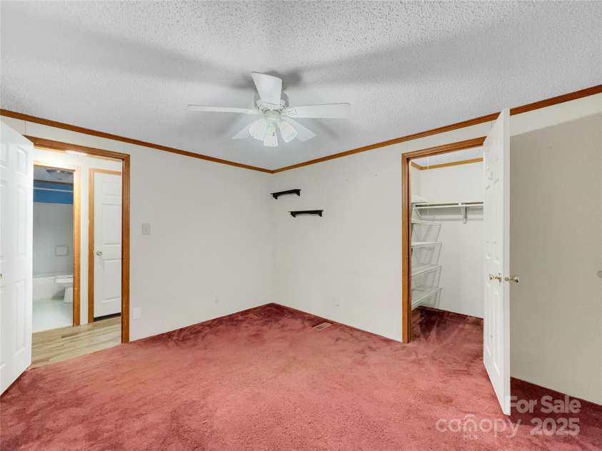 3215 Shadybark Trail, Catawba, SC 29704.  MLS# CAR4329918, YatesRealty ID 25226. Large walk-in closet