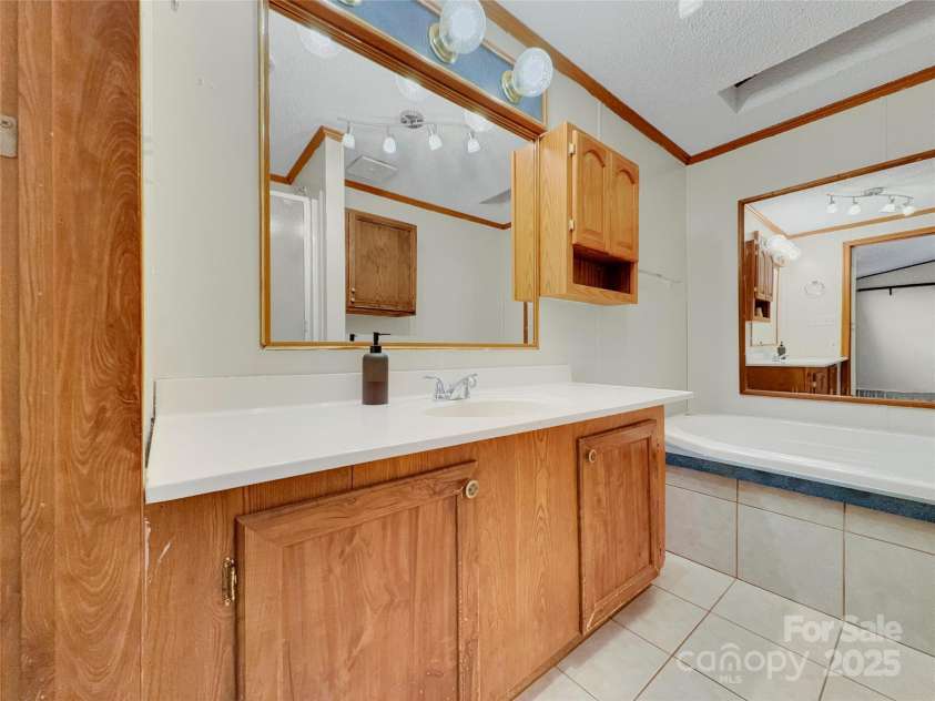 3215 Shadybark Trail, Catawba, SC 29704.  MLS# CAR4329918, YatesRealty ID 25226. Primary bathroom