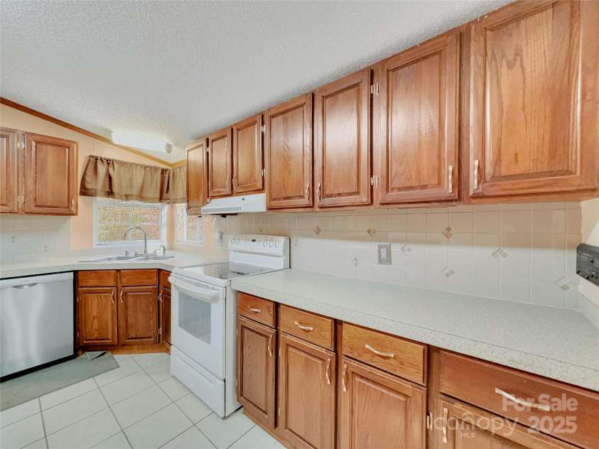 3215 Shadybark Trail, Catawba, SC 29704.  MLS# CAR4329918, YatesRealty ID 25226. Tons of cabinets and counter space