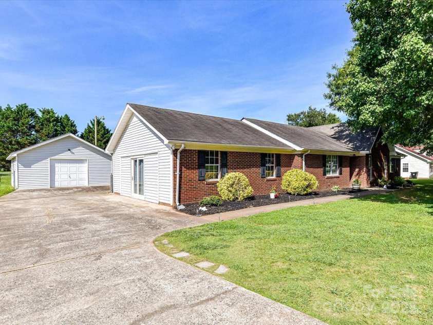 5105 Hampton Meadows Road, Monroe, NC 28110.  MLS# CAR4272847, YatesRealty ID 25227. 