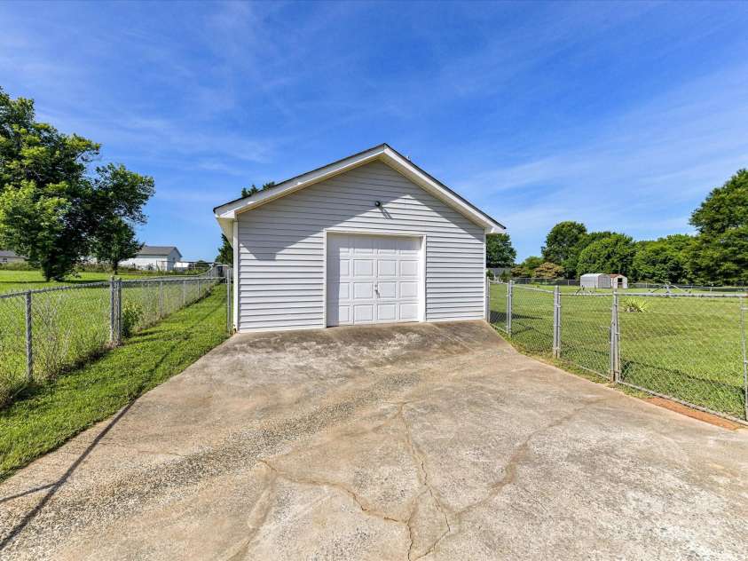 5105 Hampton Meadows Road, Monroe, NC 28110.  MLS# CAR4272847, YatesRealty ID 25227. 