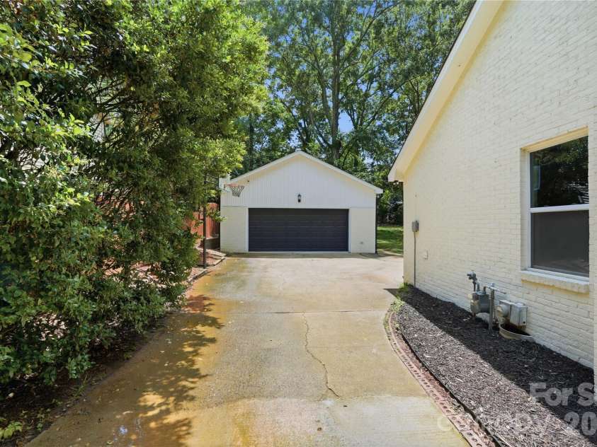 5910 Grosner Place, Charlotte, NC 28211.  MLS# CAR4383776, YatesRealty ID 25227. 