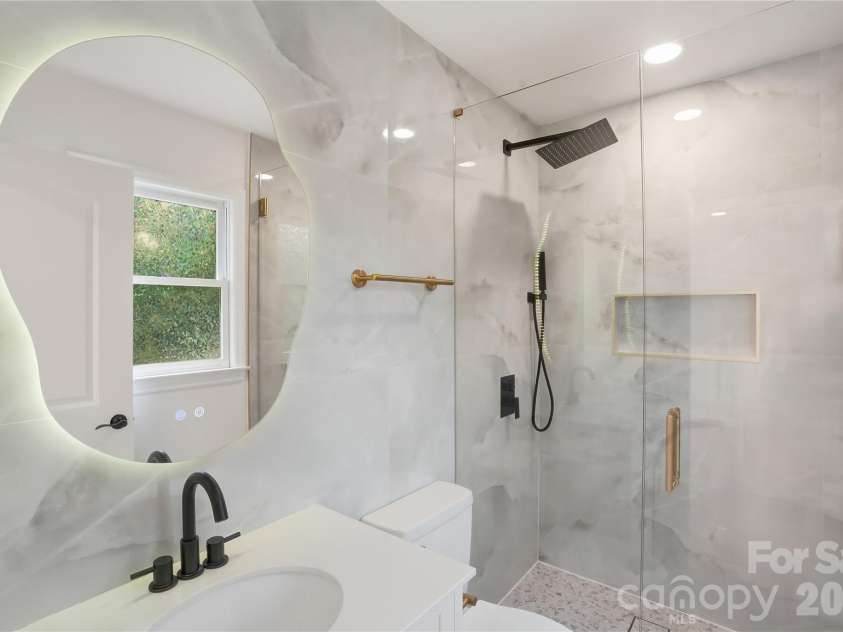 5910 Grosner Place, Charlotte, NC 28211.  MLS# CAR4383776, YatesRealty ID 25227. 