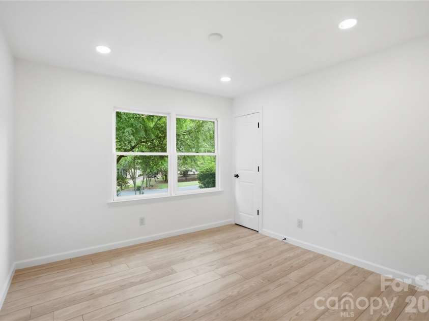 5910 Grosner Place, Charlotte, NC 28211.  MLS# CAR4383776, YatesRealty ID 25227. 