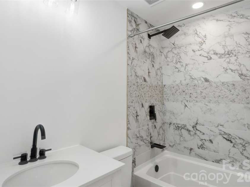 5910 Grosner Place, Charlotte, NC 28211.  MLS# CAR4383776, YatesRealty ID 25227. 