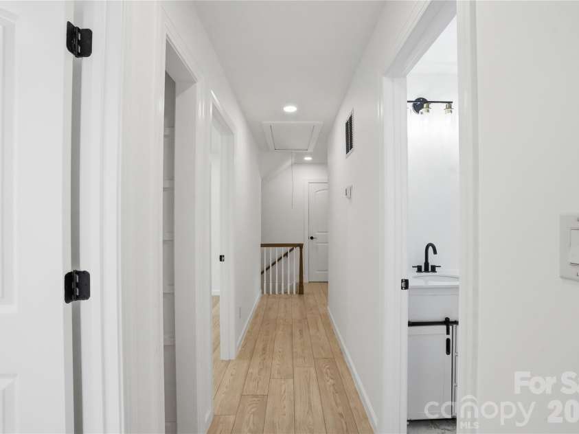 5910 Grosner Place, Charlotte, NC 28211.  MLS# CAR4383776, YatesRealty ID 25227. 