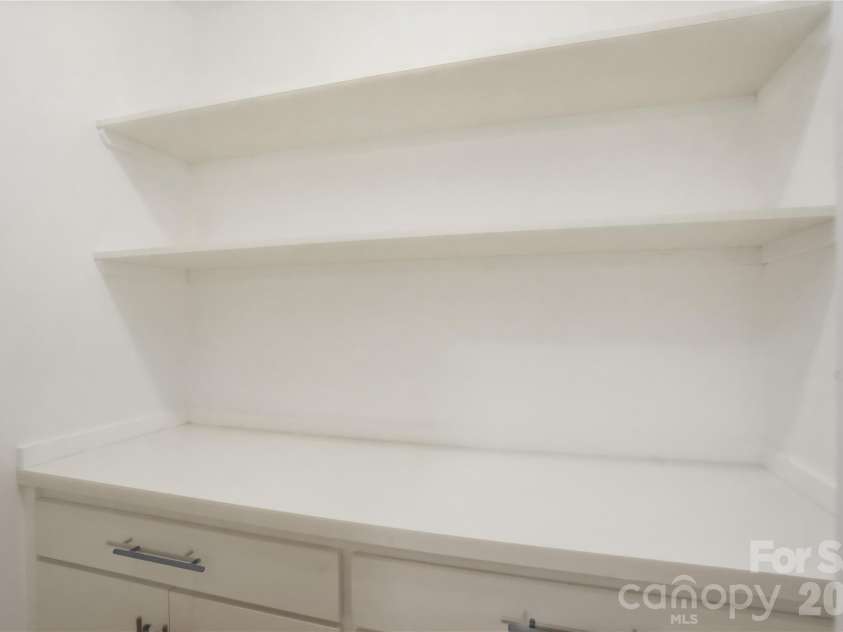 5910 Grosner Place, Charlotte, NC 28211.  MLS# CAR4383776, YatesRealty ID 25227. 