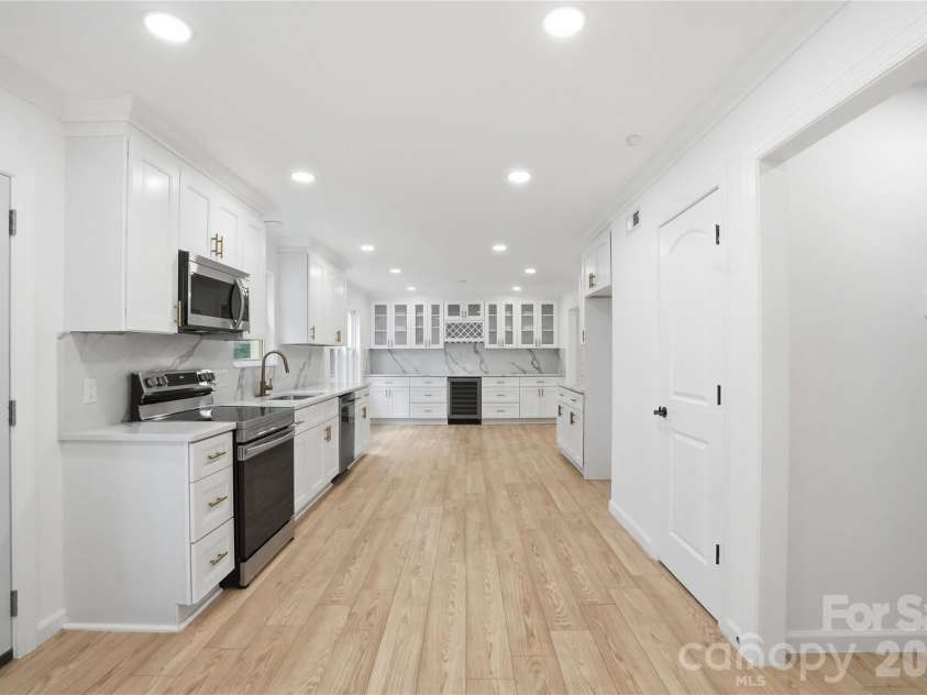 5910 Grosner Place, Charlotte, NC 28211.  MLS# CAR4383776, YatesRealty ID 25227. 