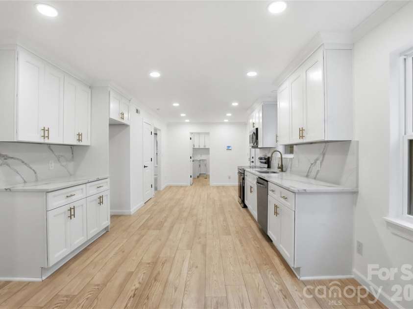 5910 Grosner Place, Charlotte, NC 28211.  MLS# CAR4383776, YatesRealty ID 25227. 