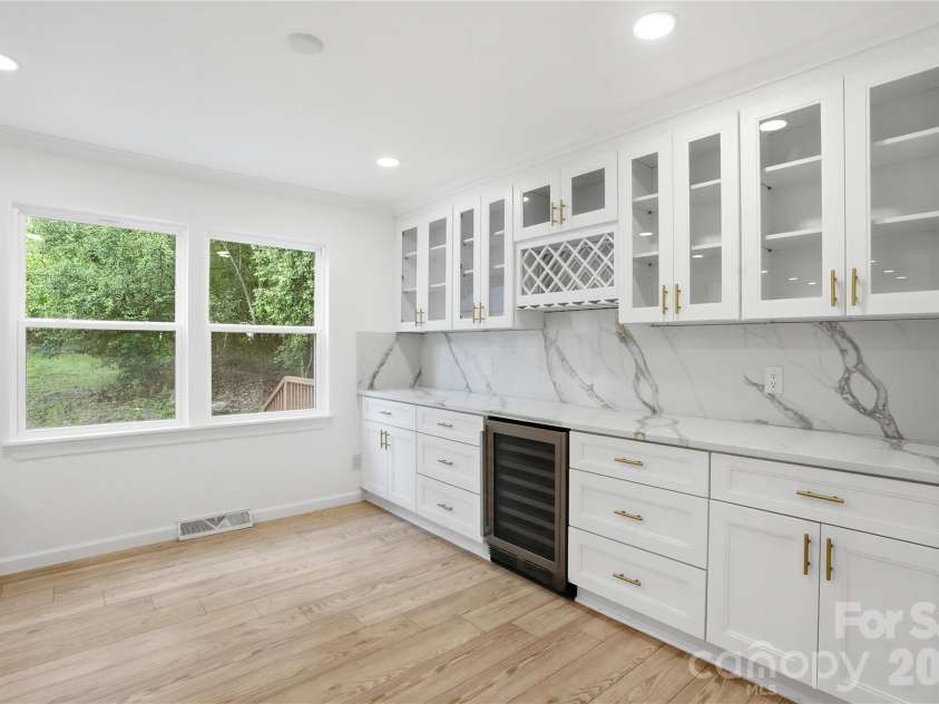 5910 Grosner Place, Charlotte, NC 28211.  MLS# CAR4383776, YatesRealty ID 25227. 