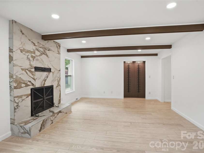 5910 Grosner Place, Charlotte, NC 28211.  MLS# CAR4383776, YatesRealty ID 25227. 