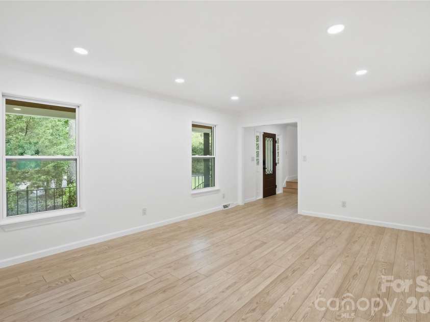 5910 Grosner Place, Charlotte, NC 28211.  MLS# CAR4383776, YatesRealty ID 25227. 