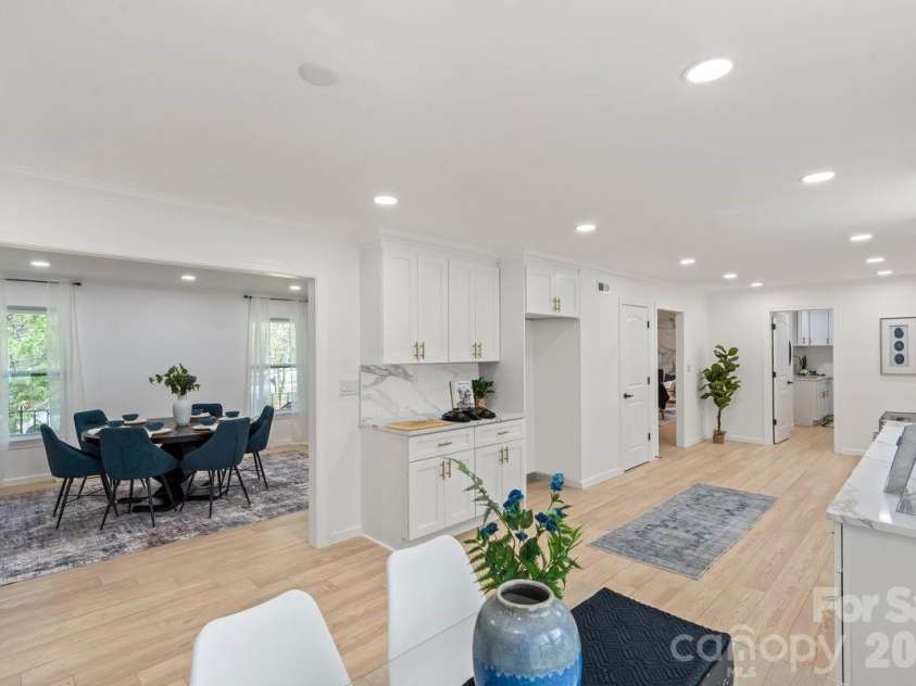 5910 Grosner Place, Charlotte, NC 28211.  MLS# CAR4383776, YatesRealty ID 25227. 