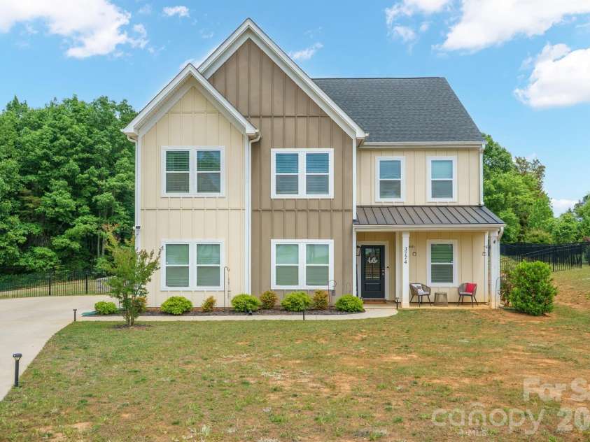 3774 Old Village Drive, Maiden, NC 28650.  MLS# CAR4381004, YatesRealty ID 25228. 