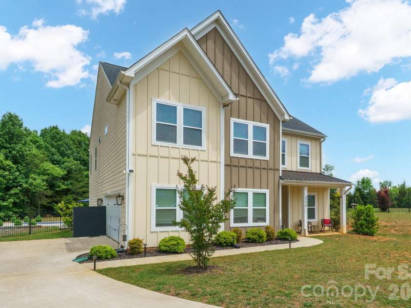 3774 Old Village Drive, Maiden, NC 28650.  MLS# CAR4381004, YatesRealty ID 25228. 