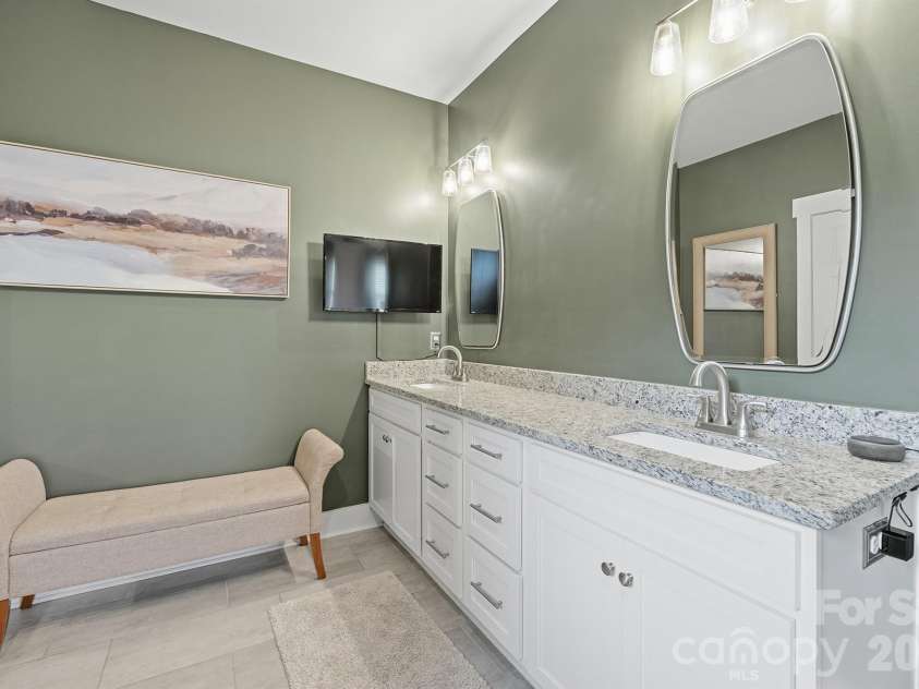 3774 Old Village Drive, Maiden, NC 28650.  MLS# CAR4381004, YatesRealty ID 25228. 