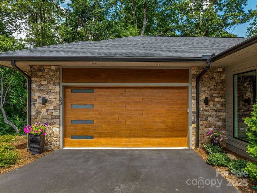 23 Haverhill Court, Flat Rock, NC 28731.  MLS# CAR4277775, YatesRealty ID 25229. 