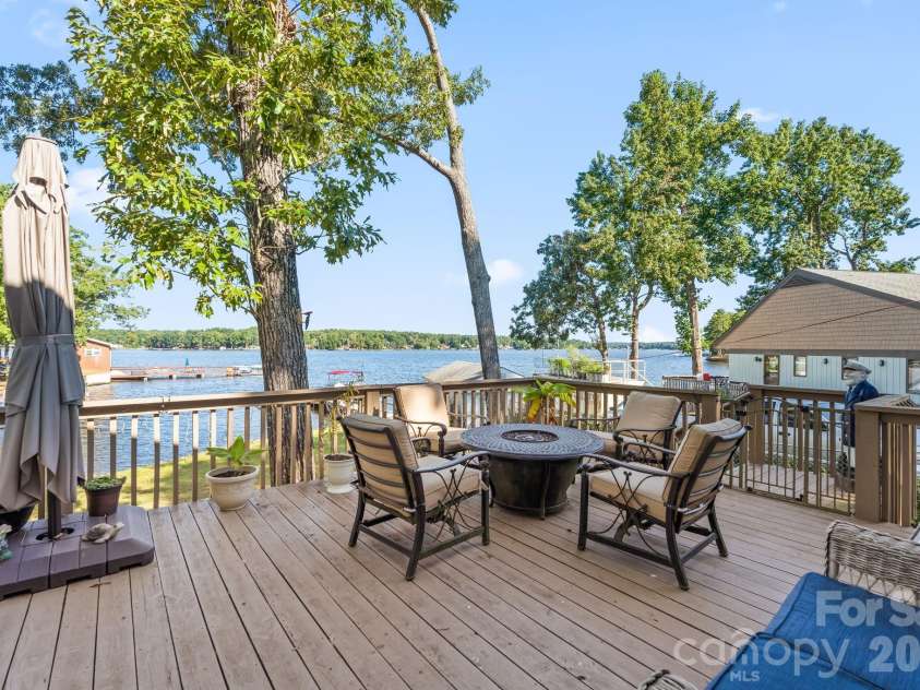 309 Shoreline Drive, Lexington, NC 27292.  MLS# CAR4335385, YatesRealty ID 2523. 