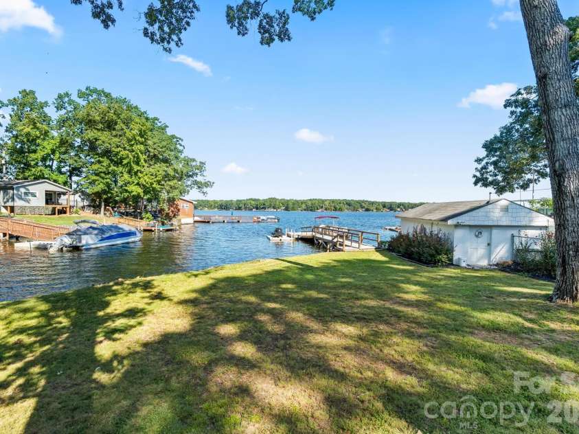 309 Shoreline Drive, Lexington, NC 27292.  MLS# CAR4335385, YatesRealty ID 2523. 