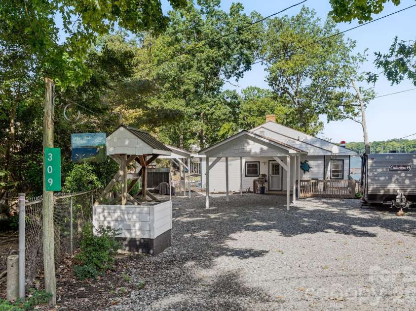 309 Shoreline Drive, Lexington, NC 27292.  MLS# CAR4335385, YatesRealty ID 2523. 
