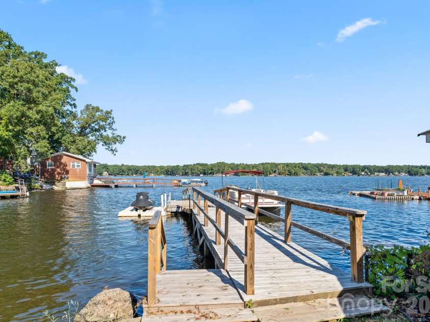 309 Shoreline Drive, Lexington, NC 27292.  MLS# CAR4335385, YatesRealty ID 2523. 